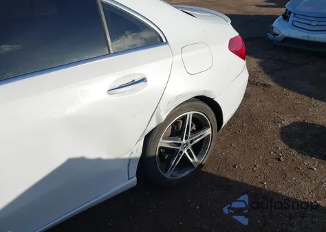 2019 Mercedes-Benz A 220 4Matic z USA, uszkodzony, nr VIN WDD3G4FB5KW019271